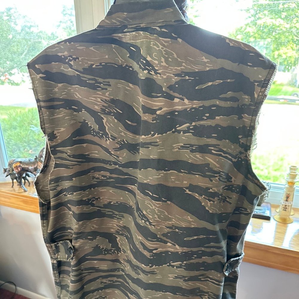Redneck Camouflage Print Button Up Utility Vest - image 3